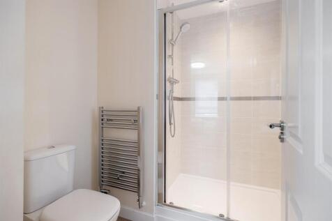 12 - Ensuite 1.jpg