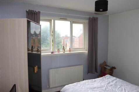 Rear bedroom