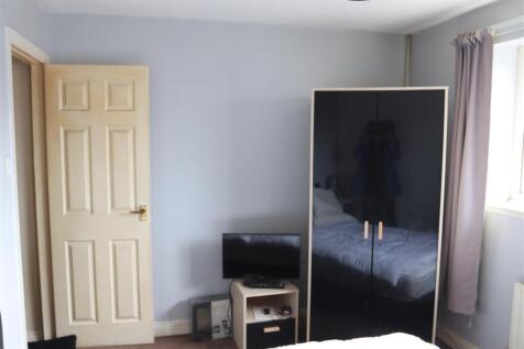 Rear bedroom