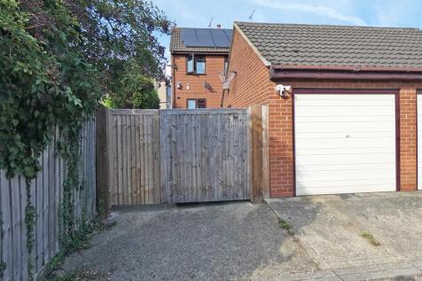 2293rearandgarage.jpg
