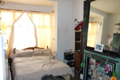 Ground floor front room 1