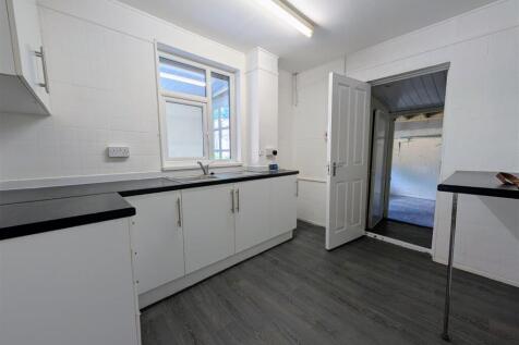 kitchen 1.jpg
