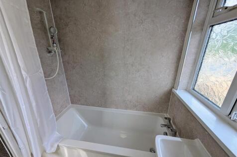 bathroom 2.jpg
