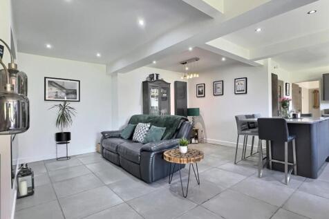 Open Plan Kitchen Diner &amp; Lounge