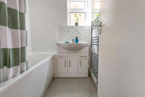 9. bathroom.jpg