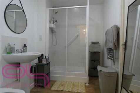 Smoothfield - Bathroom.jpg