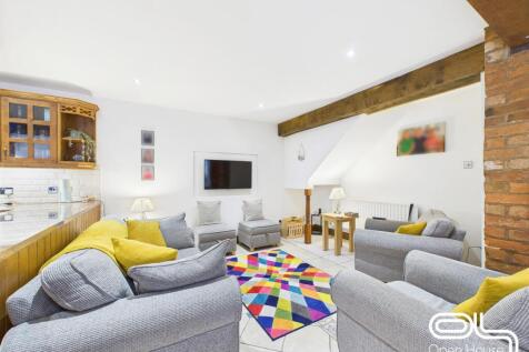 Kitchen / Living Area