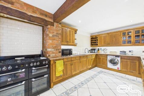 Kitchen / Living Area