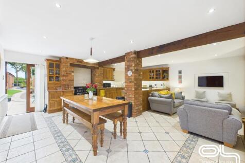 Kitchen / Living Area