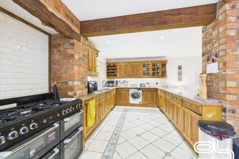Kitchen / Living Area