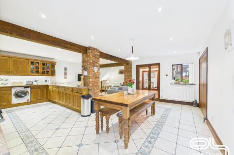 Kitchen / Living Area