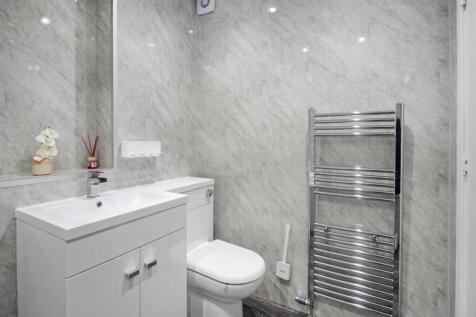 14 - Bathroom 2.jpg