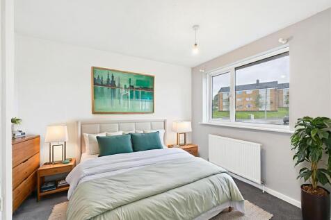 CAM05497G0-PR0031-STILL007_alt - Bedroom - Modern 