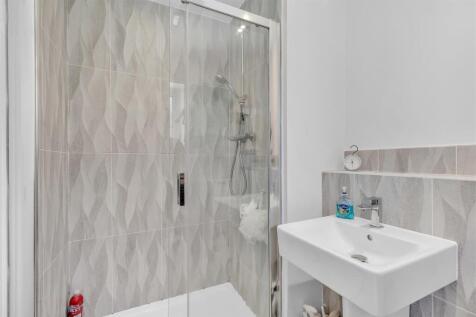 ensuite.JPG