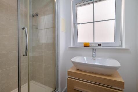 En-suite 2.jpg