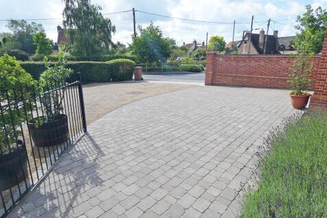 DRIVEWAY/PARKING