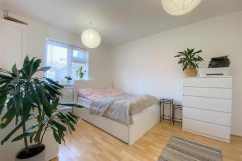 BEDROOM1.jpg