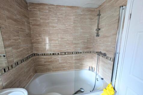 bathroom 2.jpg