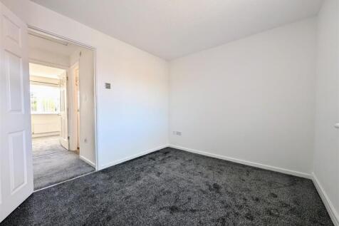 bedroom 2 2.jpg