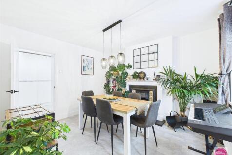 Main Street, Overseal (3).jpg