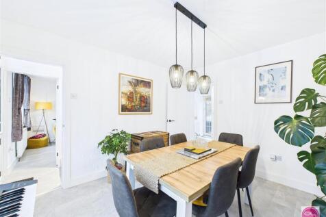 Main Street, Overseal (1).jpg