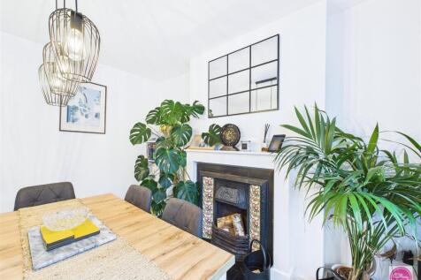 Main Street, Overseal (2).jpg