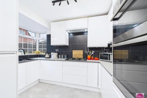 Main Street, Overseal (7).jpg