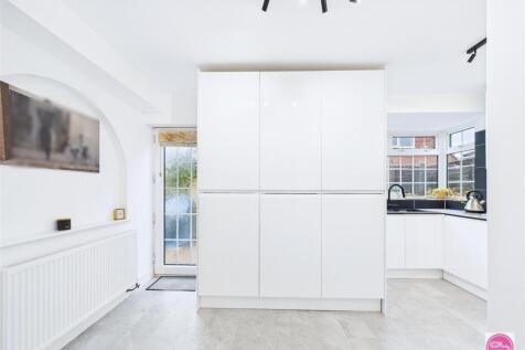 Main Street, Overseal (11).jpg