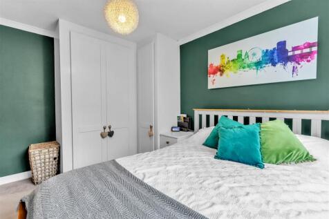 Bed 1b.jpg