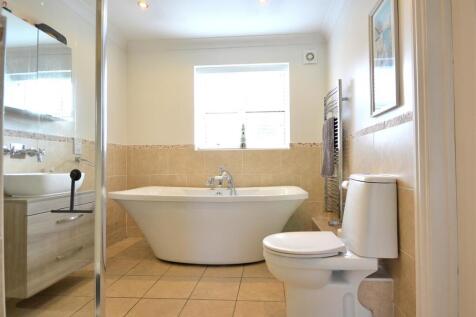 BATHROOM: (Jack & Jill Bathroom)