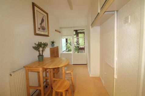 Dining Area.JPG