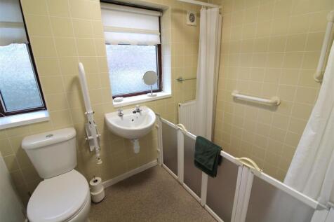 Bathroom.JPG