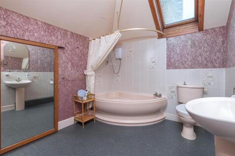 2nd Floor Bathroom