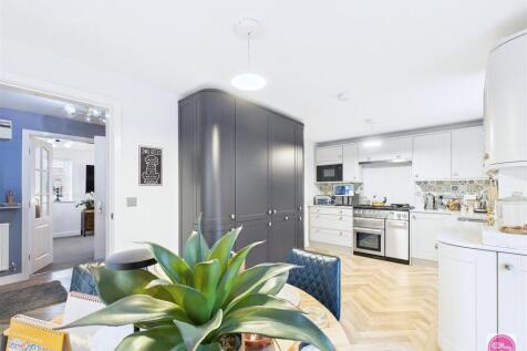 Reading Avenue, Church Gresley (11).jpg