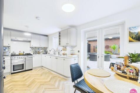 Reading Avenue, Church Gresley (12).jpg