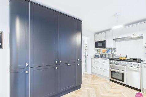 Reading Avenue, Church Gresley (14).jpg