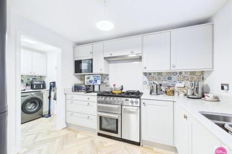 Reading Avenue, Church Gresley (16).jpg