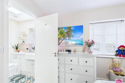 Reading Avenue, Church Gresley (28).jpg