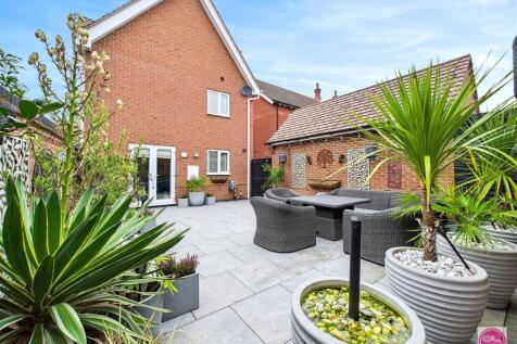 Reading Avenue, Church Gresley (6).jpg