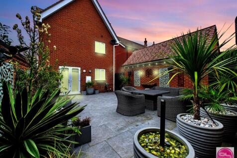 Reading Avenue, Church Gresley (1).jpg