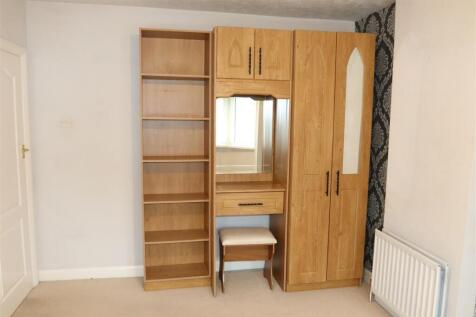Front bedroom 2