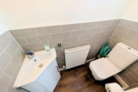 downstairs wc.jpg