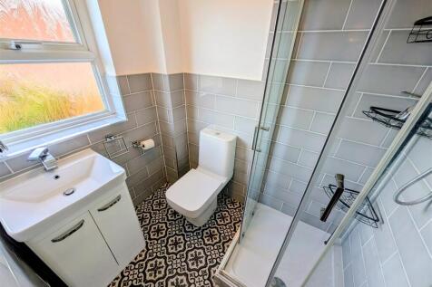 ensuite.jpg
