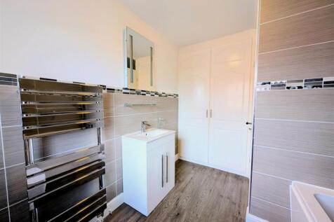 bathroom2.jpg