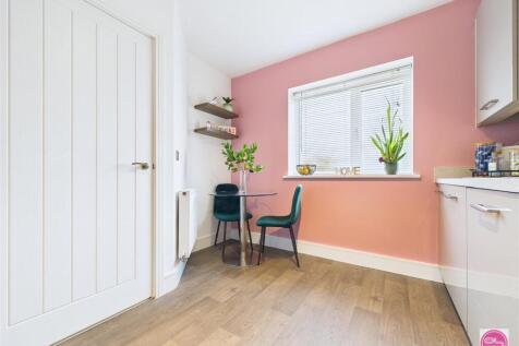 56 Drift Road, Castle Gresley (14).jpg