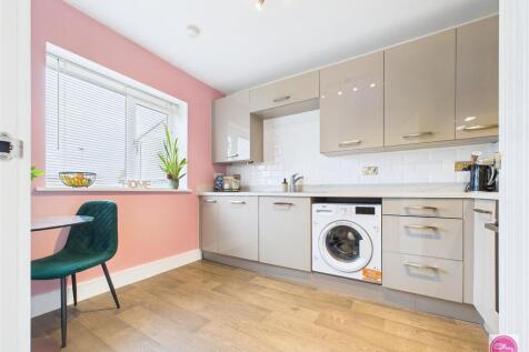 56 Drift Road, Castle Gresley (15).jpg