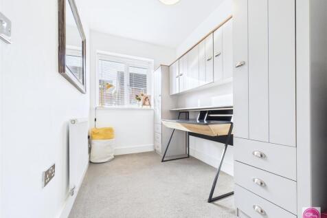 56 Drift Road, Castle Gresley (31).jpg