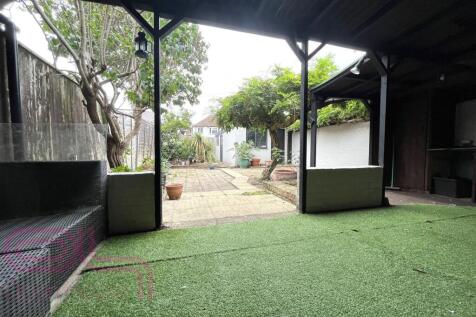 Whitton Waye Garden.jpg