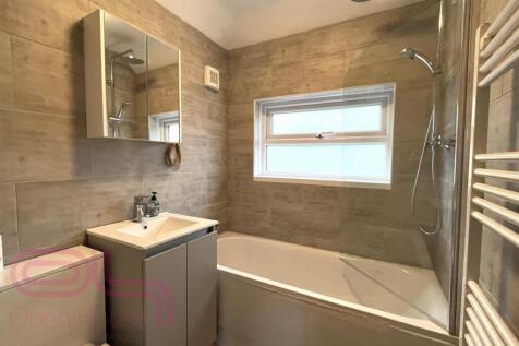 Whitton Waye Bathroom.jpg