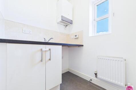 Blakeholme Court, Burton on Trent (7).jpg